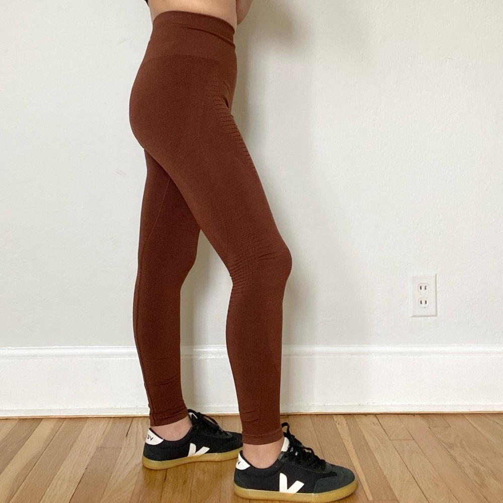 Alphalete amplify rich brown scrunch leggings